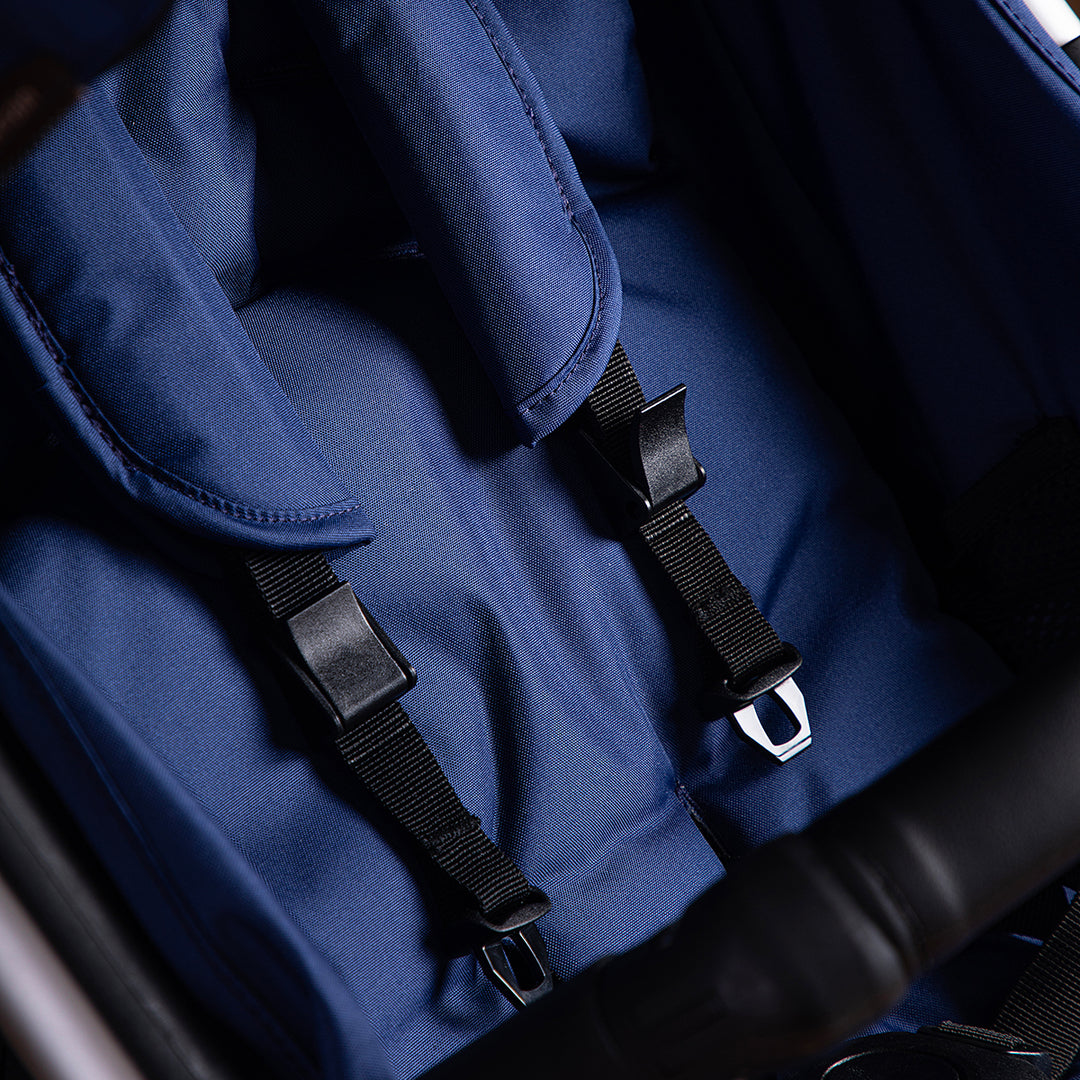 close up shot of the Mountain Buggy terrain harness in quartz colouring