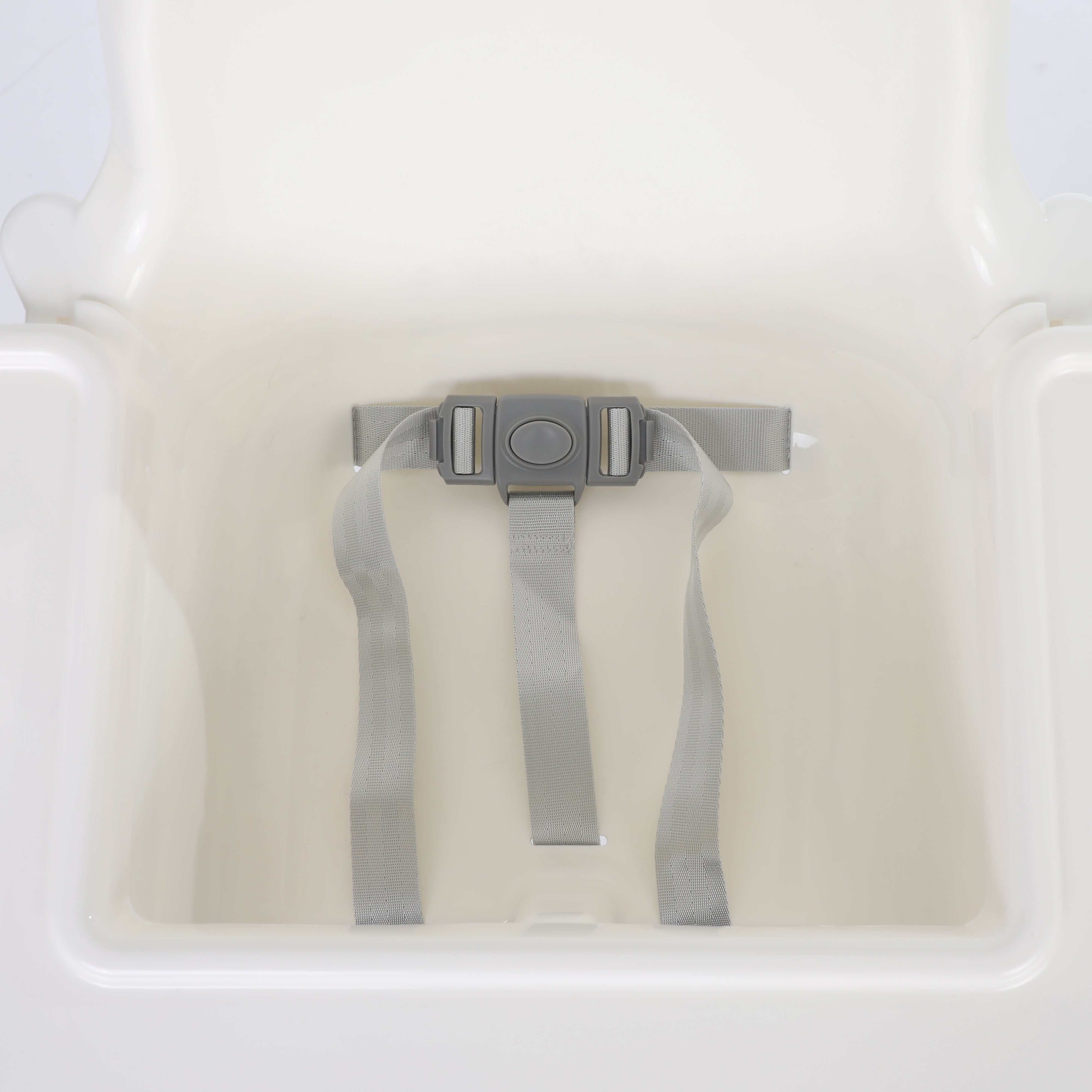 ORIGIN Kiwi Highchair close up showing harness