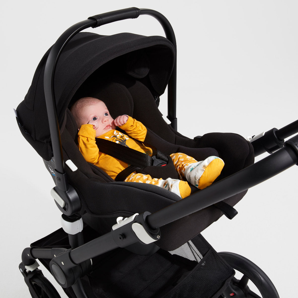 Bugaboo turtle by nuna hotsell isofix base