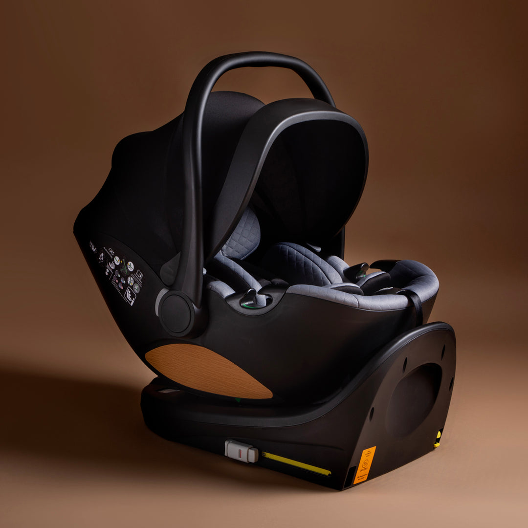 Mountain Buggy® nest™ R129 i-size infant car seat with rotating base