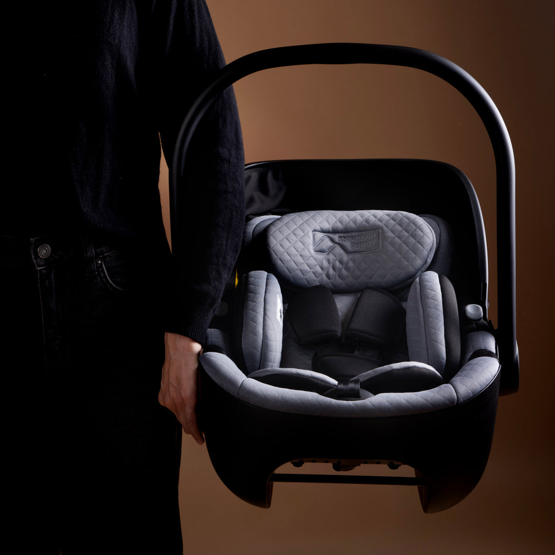 Mountain Buggy® nest™ R129 i-size infant car seat with rotating base