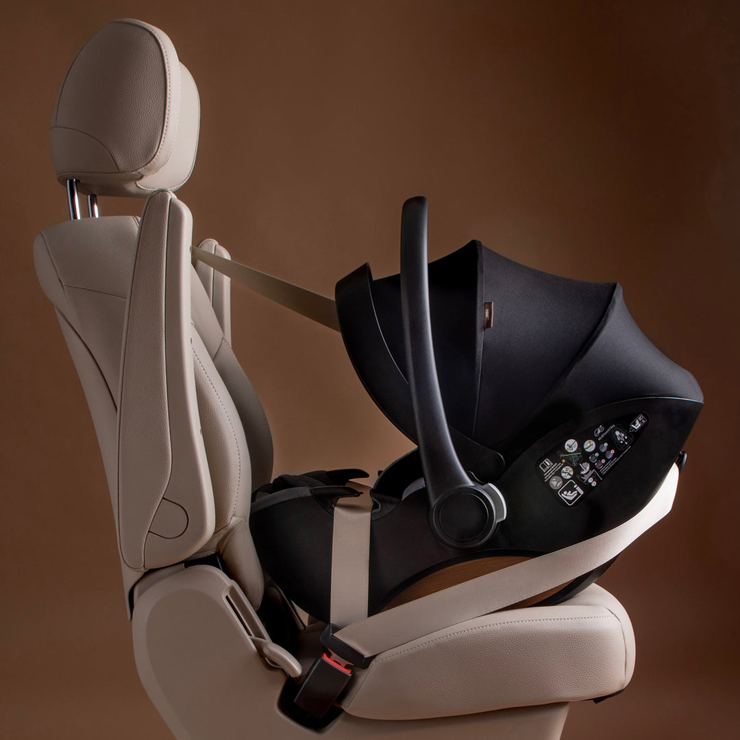 Mountain Buggy® nest™ R129 i-size infant car seat with rotating base