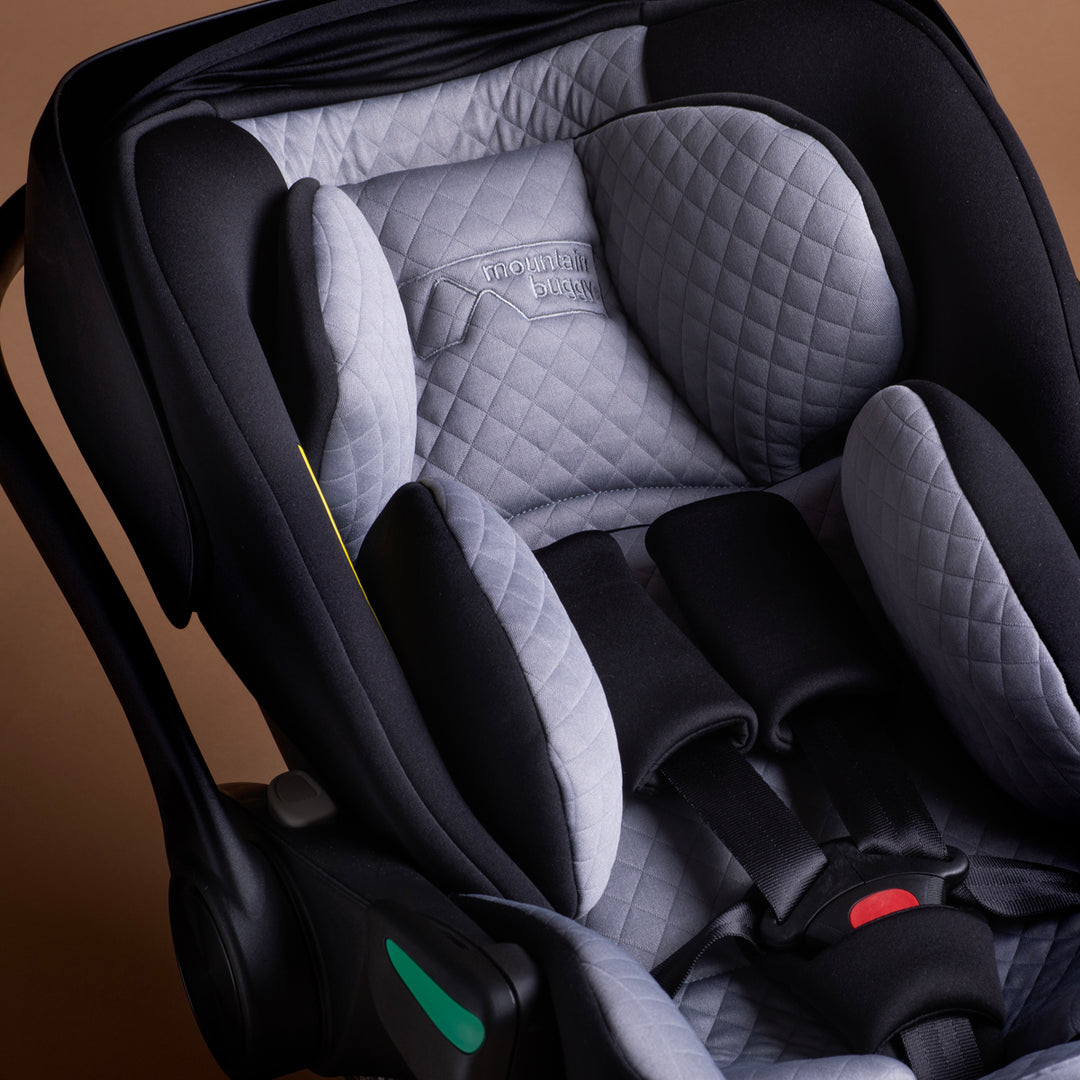Mountain Buggy® protect™ i-Size Reclining Infant Car Seat with Rotating ISOFIX Base