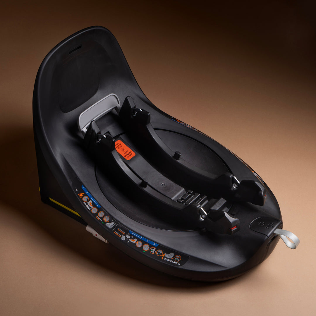 Mountain Buggy® protect™ i-Size Reclining Infant Car Seat with Rotating ISOFIX Base