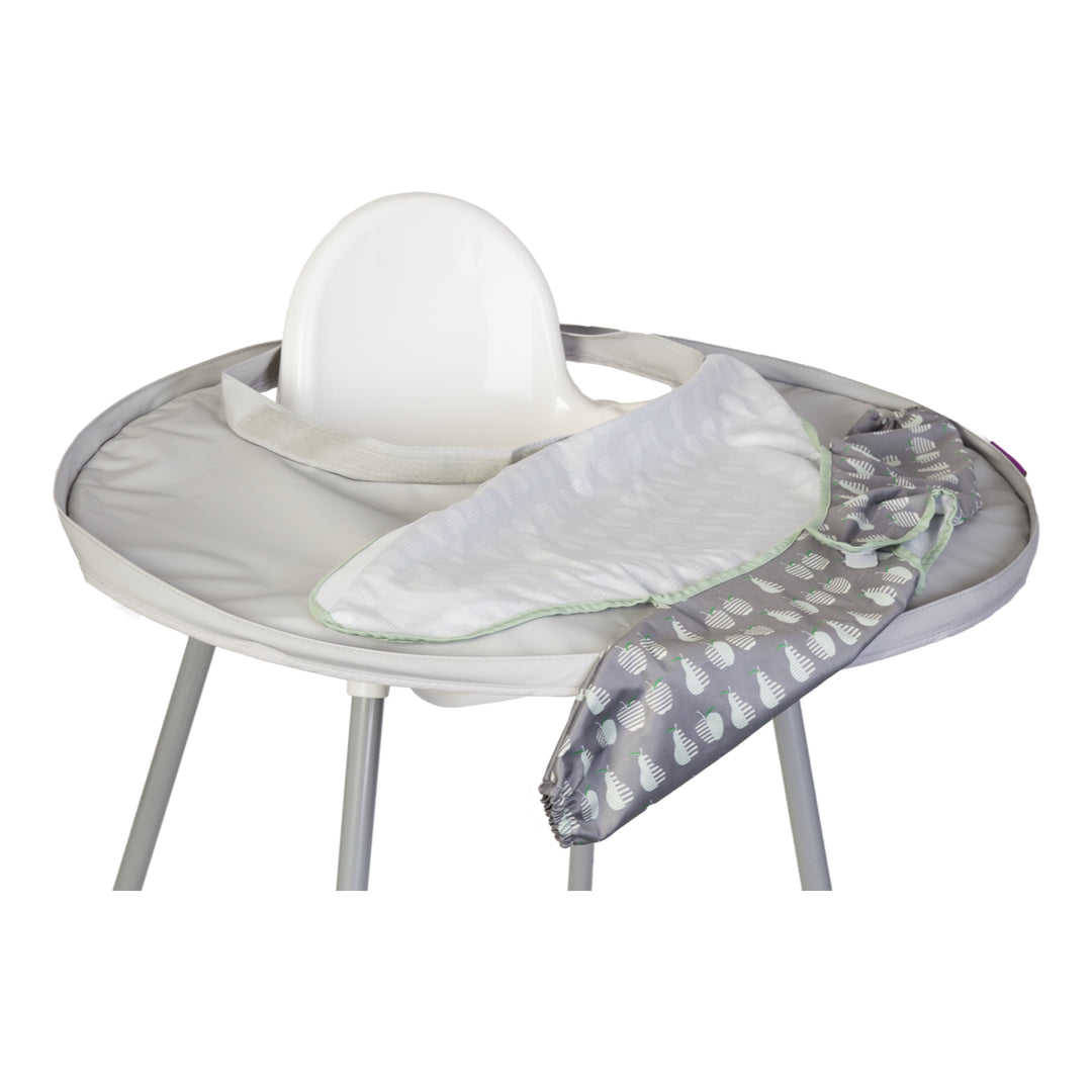 Plastic bib with 2024 tray